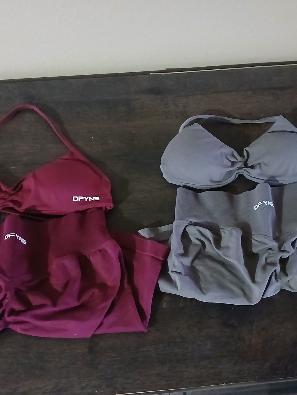 DFYNE Seamless Sports Bra Set in Wine and Gray